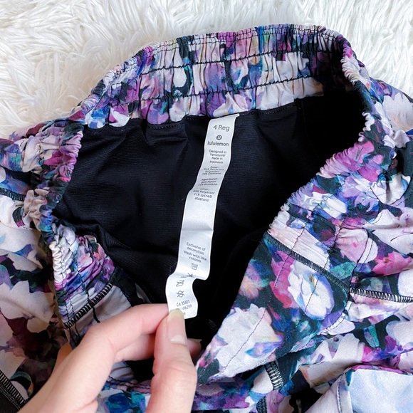 new Lululemon Hotty Hot utopia shorts - Picture 3 of 5